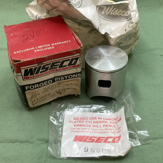 NEW GENUINE WISECO 569P2 PISTON & 1909CS RING SET