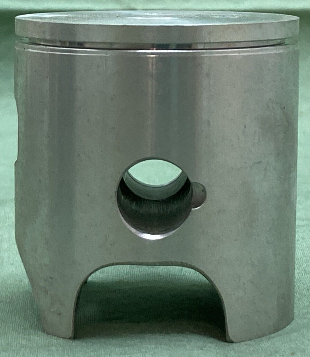 NEW GENUINE WISECO 569P2 PISTON & 1909CS RING SET