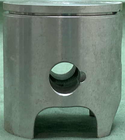 NEW GENUINE WISECO 569P2 PISTON & 1909CS RING SET