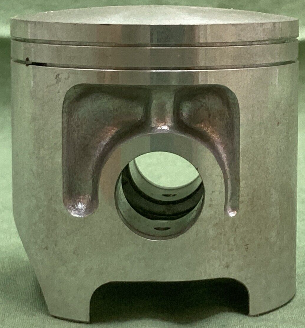 NEW GENUINE YAMAHA 2X3-11635-01 PISTON 0.25