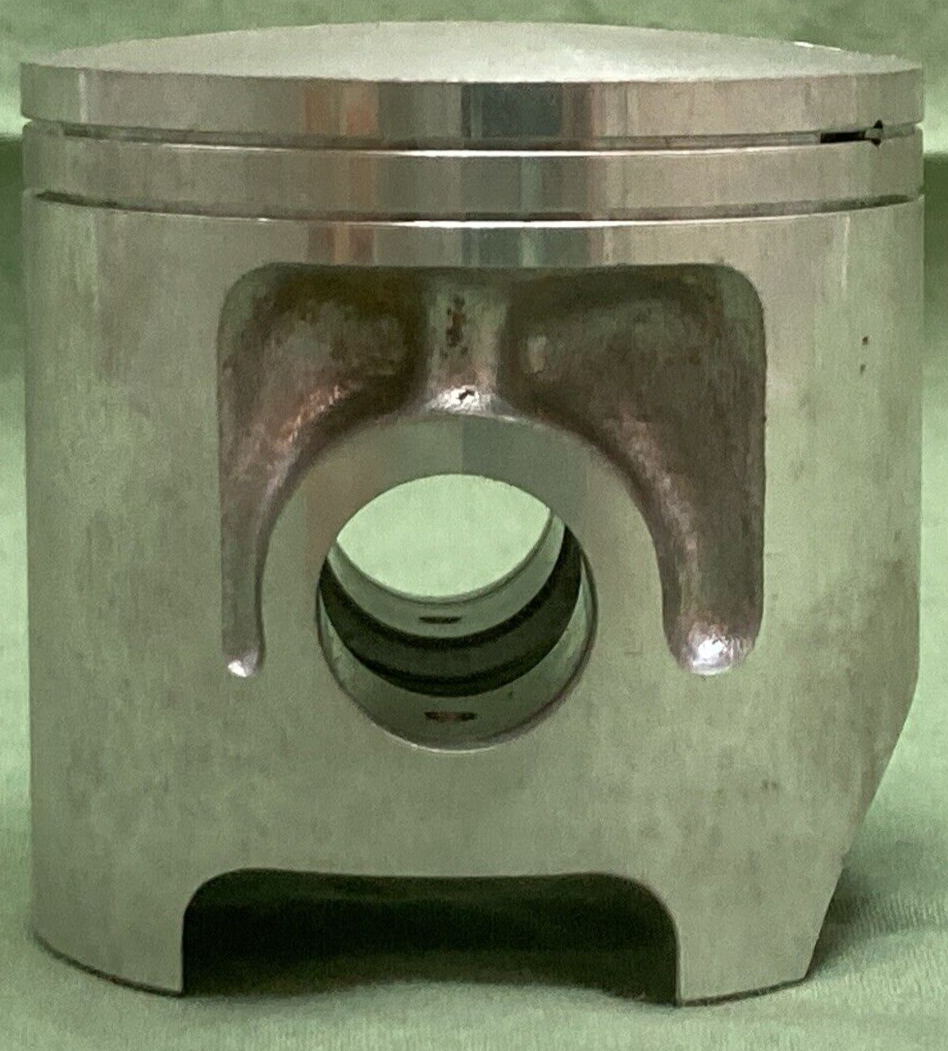 NEW GENUINE YAMAHA 2X3-11635-01 PISTON 0.25