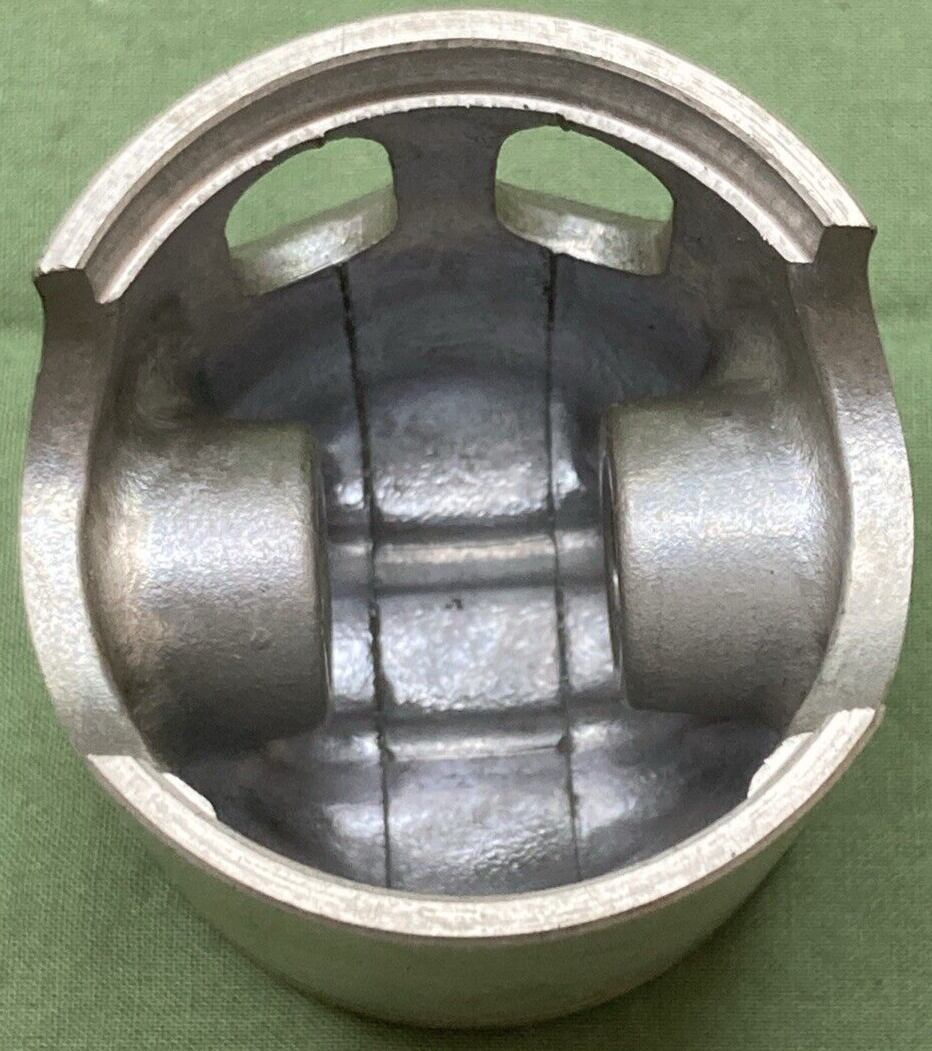 NEW GENUINE YAMAHA 2J5-11638-00 PISTON 4TH 1.00 O/S