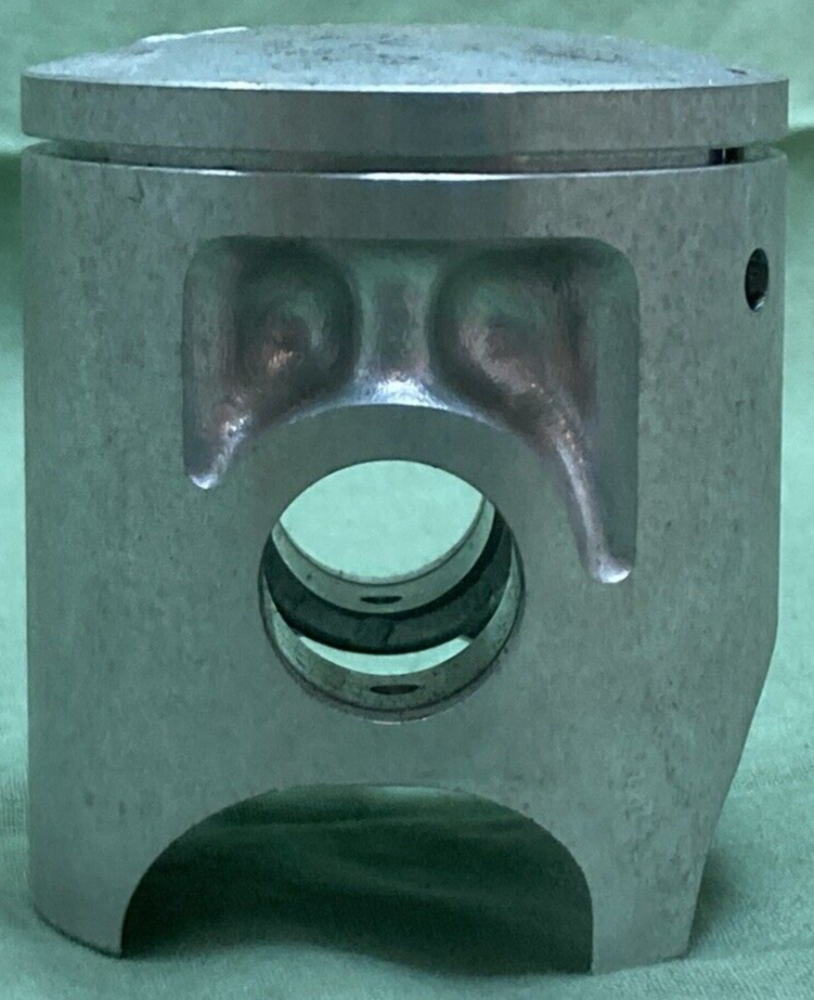 NEW GENUINE YAMAHA 2K5-11635-00 PISTON 1ST 0.25 O/S