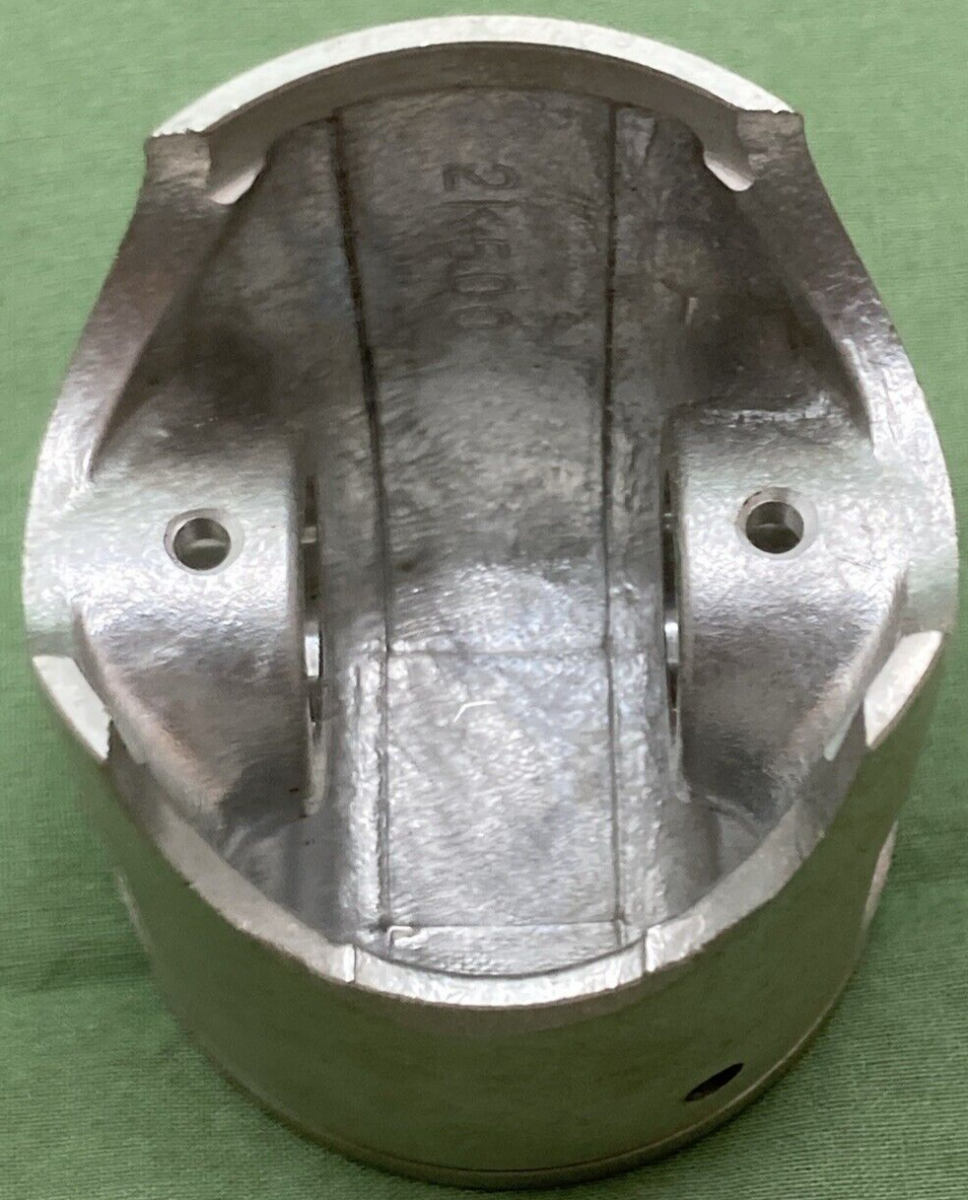 NEW GENUINE YAMAHA 2K5-11635-00 PISTON 1ST 0.25 O/S