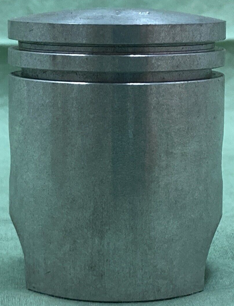 NEW GENUINE YAMAHA 2F4-11635-00 PISTON 1ST 0.25 O/S