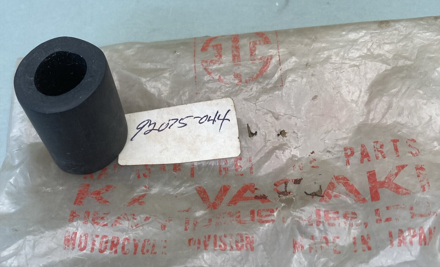 QTY 2 NEW GENUINE KAWASAKI 92075-044 Damper Rubber