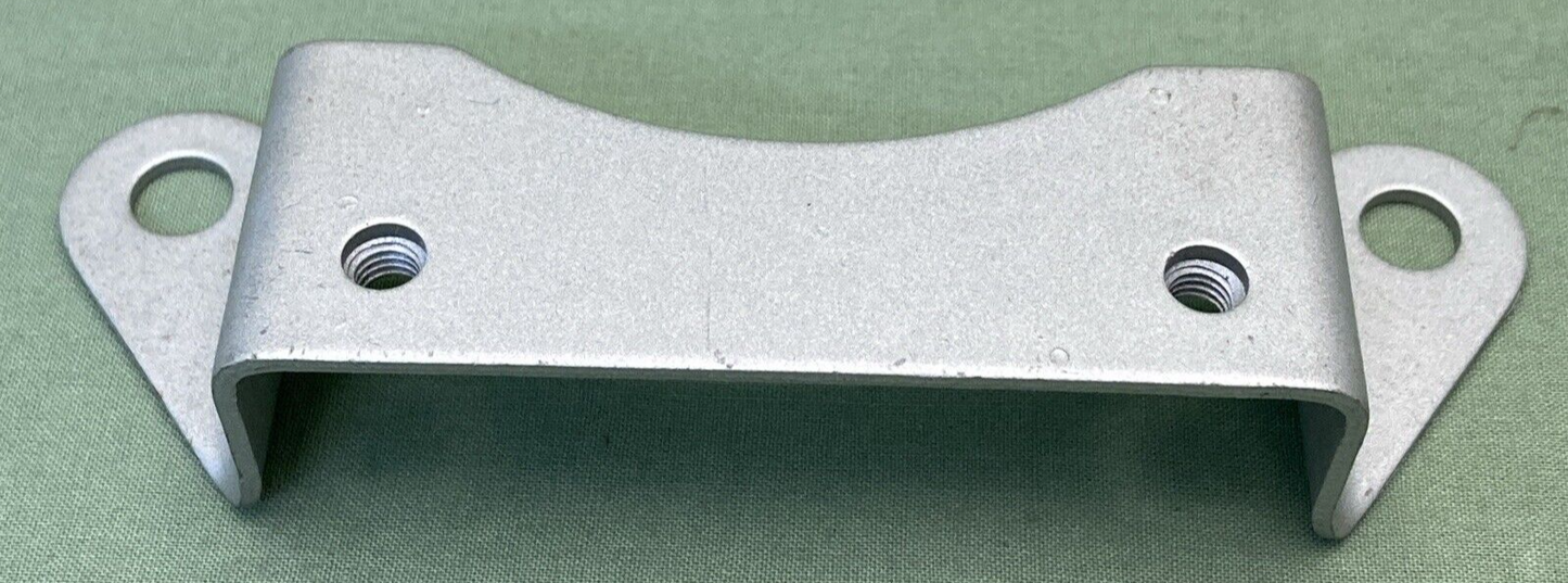 NEW GENUINE YAMAHA 284-21514-00 35 STAY FENDER 2