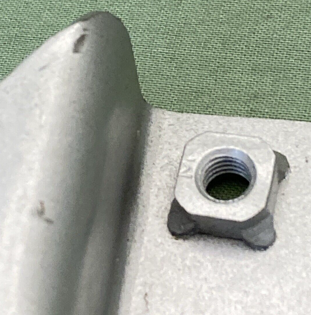 NEW GENUINE YAMAHA 284-21514-00 35 STAY FENDER 2