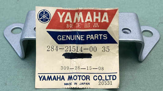 NEW GENUINE YAMAHA 284-21514-00 35 STAY FENDER 2