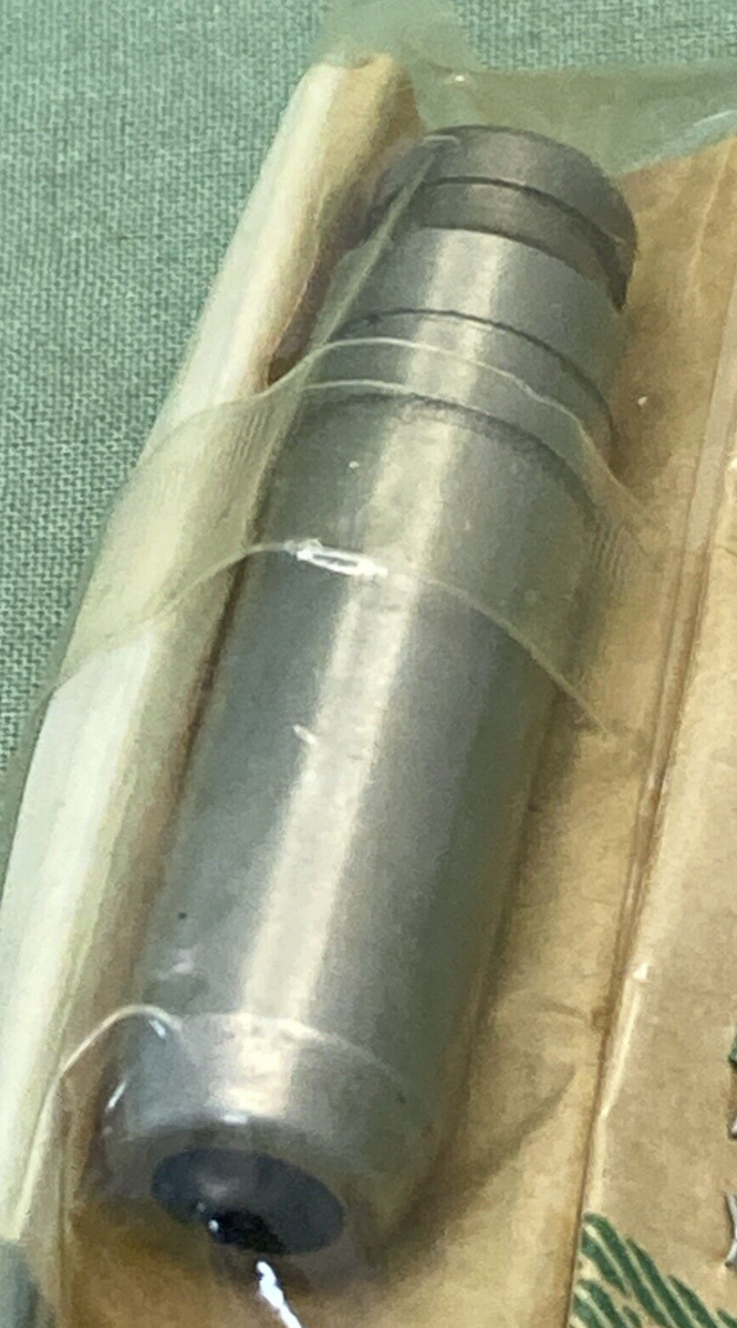 NEW GENUINE YAMAHA 3YI-11133-10 GUIDE,INTAKE VALVE