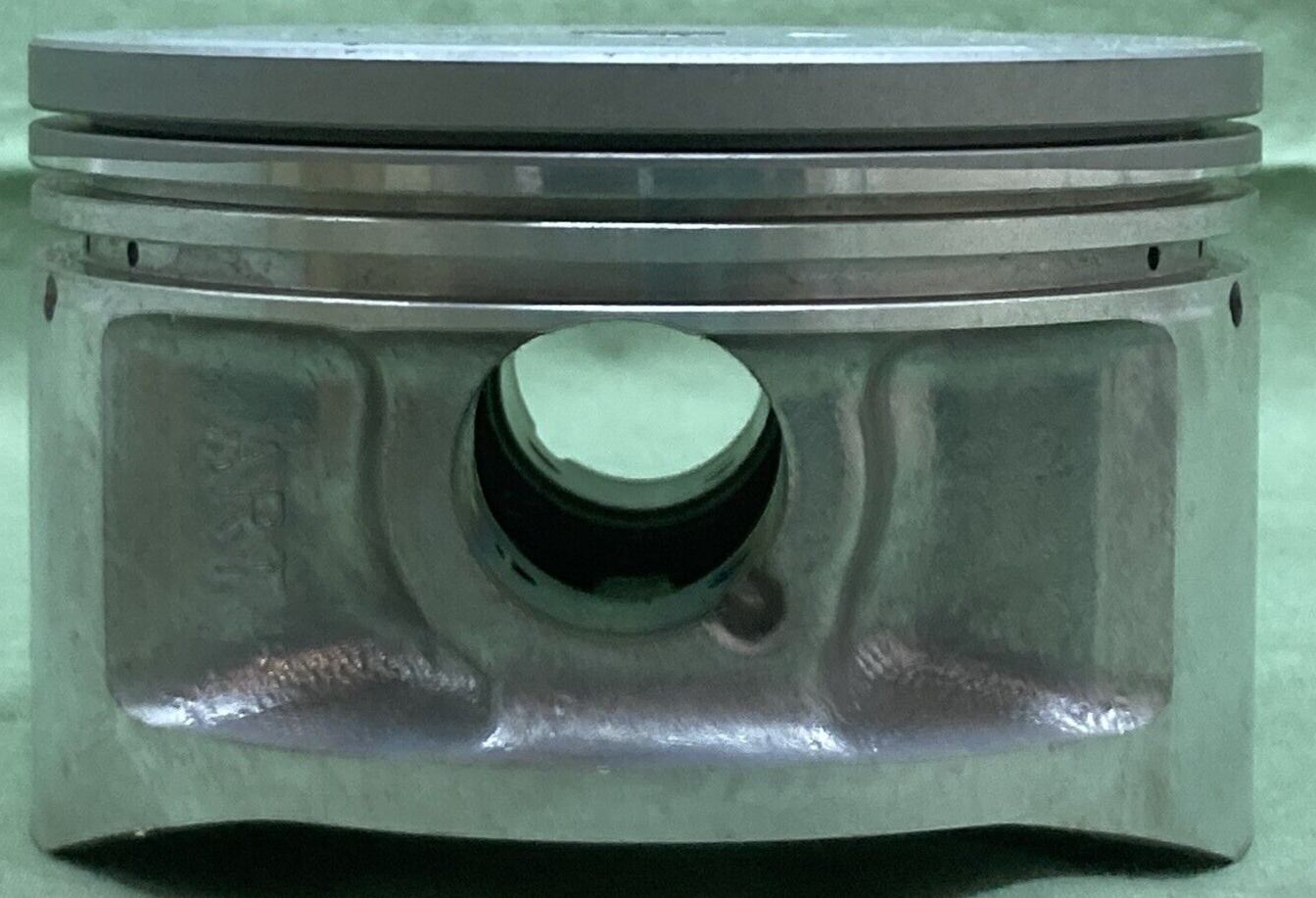 NEW GENUINE YAMAHA 5Y1-11631-01-A0 PISTON STD