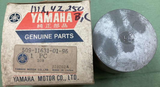 NEW GENUINE YAMAHA 509-11631-01-96 PISTON