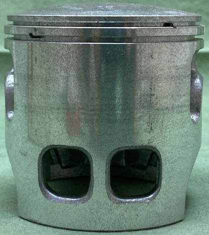 NEW GENUINE YAMAHA 443-11635-03 PISTON 0.25