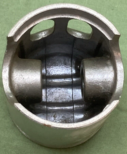 NEW GENUINE YAMAHA 598-11636-00 PISTON 2ND 0.50 O/S