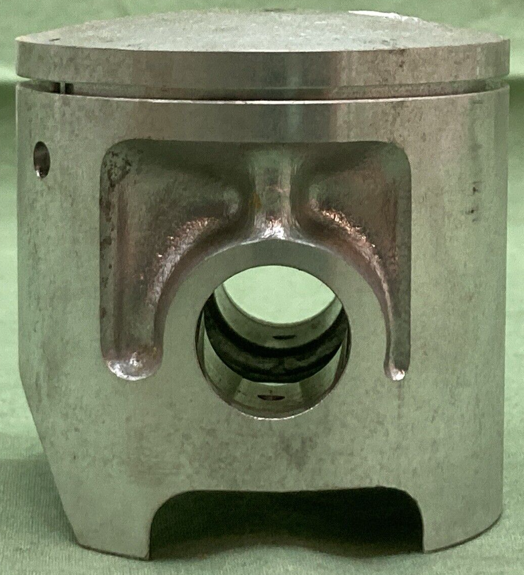 NEW GENUINE YAMAHA 537-11631-02-96 PISTON