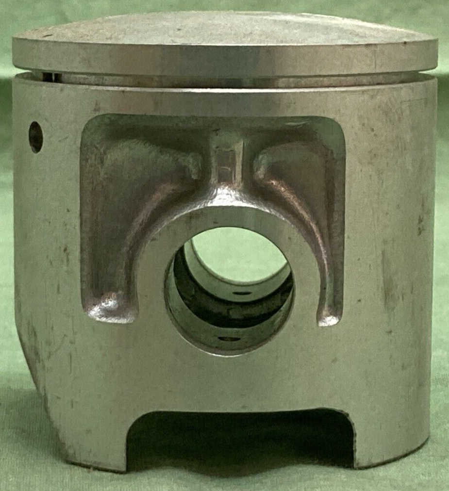 NEW GENUINE YAMAHA 537-11638-02 PISTON