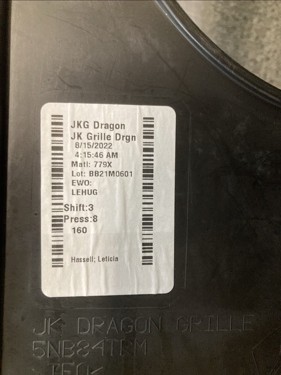 NEW GENUINE MOPAR 68240419AB RADIATOR DRAGON GRILLE COMPLETE KIT FITS JEEP