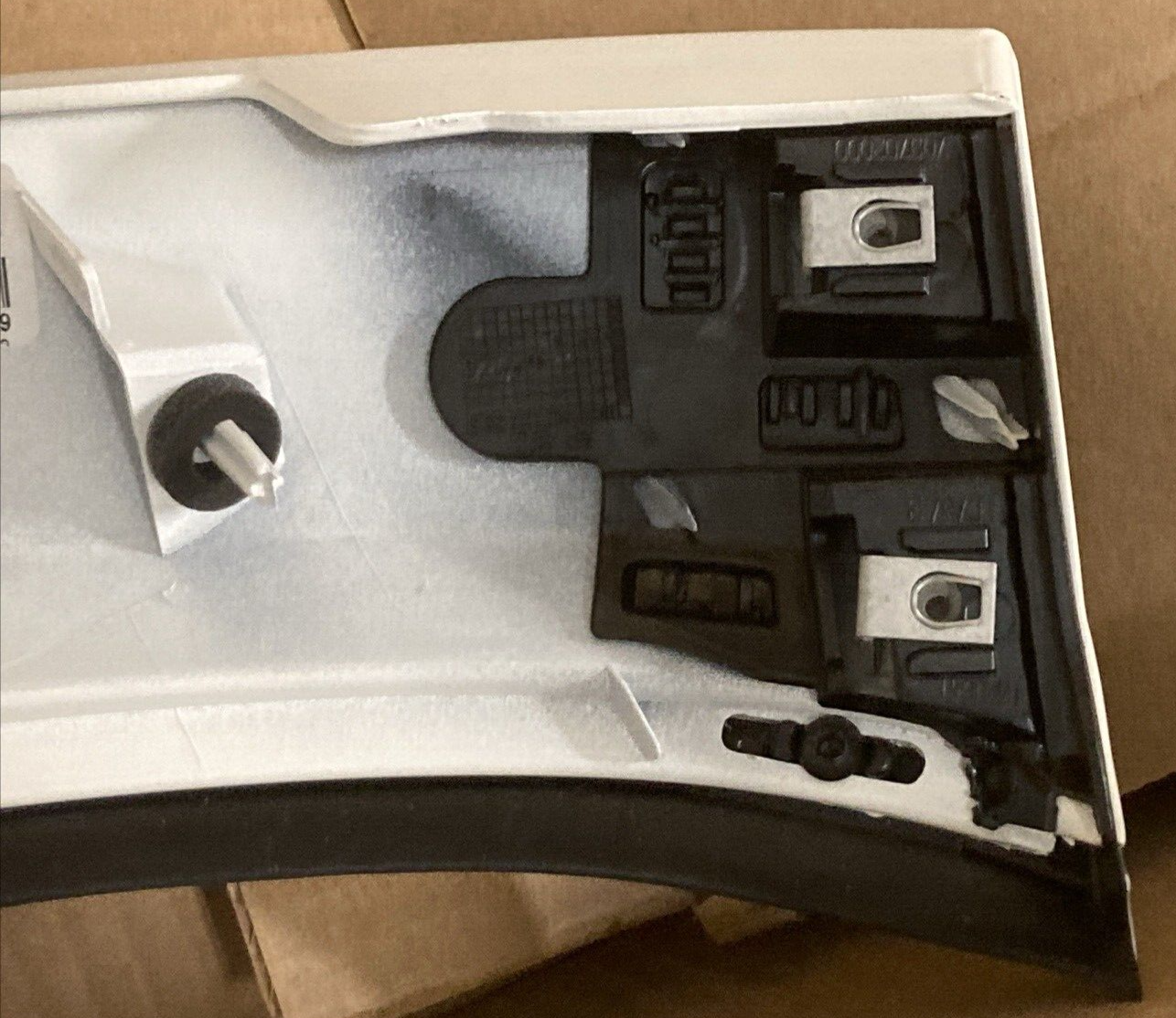 NEW GENUINE MOPAR 6NB02KW3AA License Lamp Applique FITS JEEP COMPASS