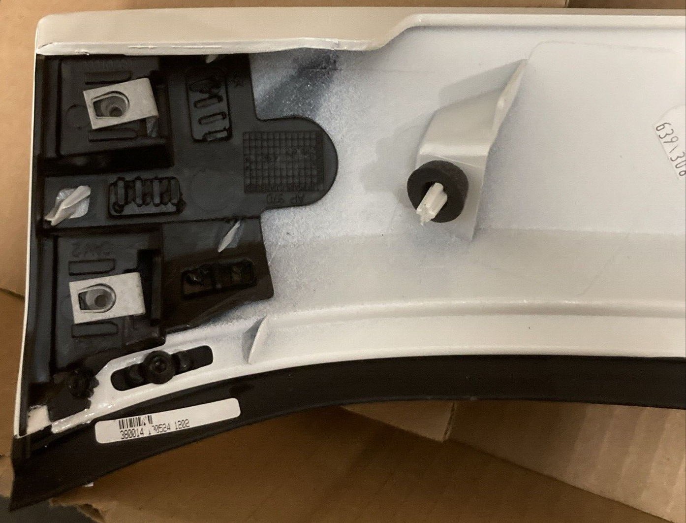 NEW GENUINE MOPAR 6NB02KW3AA License Lamp Applique FITS JEEP COMPASS