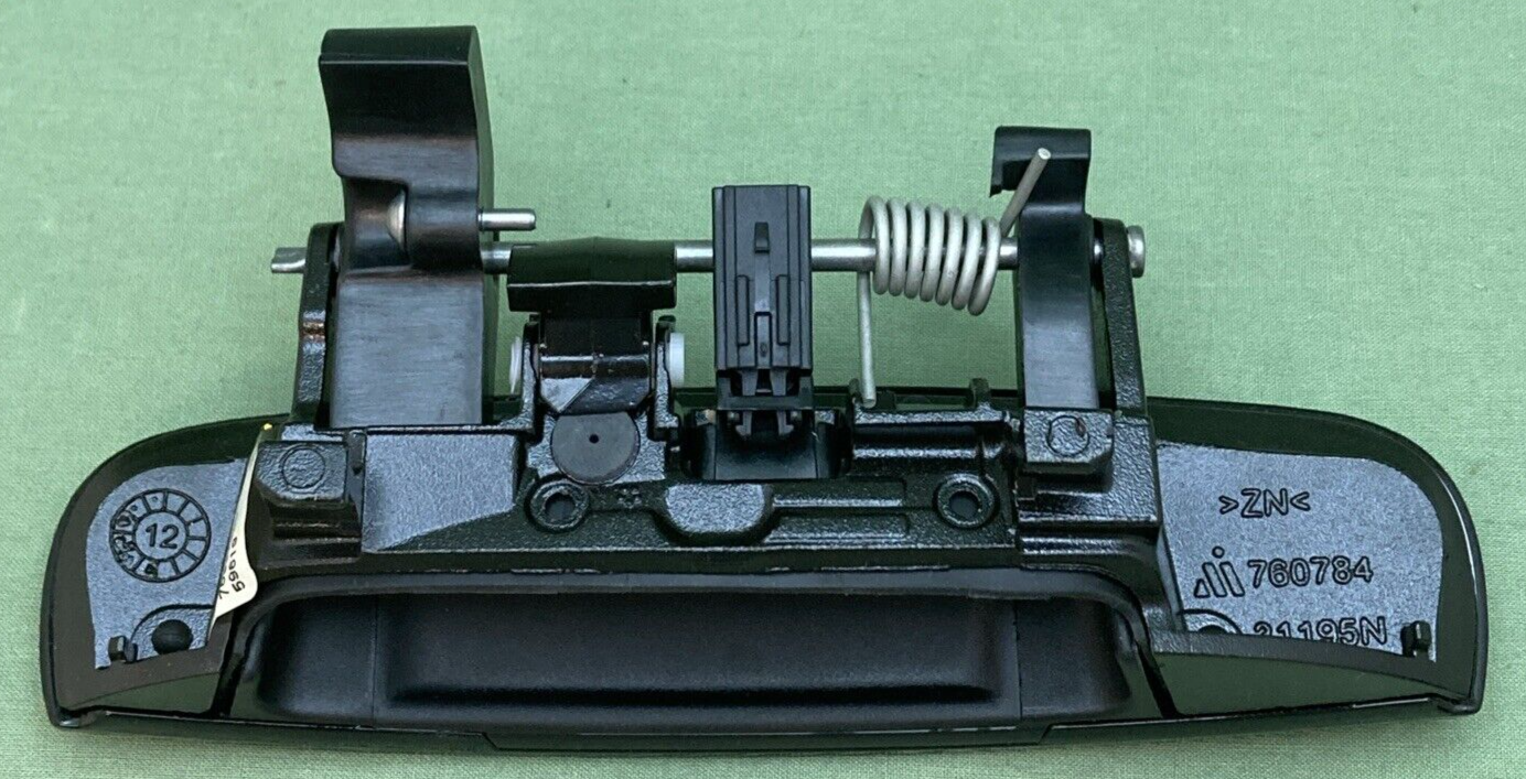 NEW GENUINE MOPAR CEB1L281AA Front Door Exterior Handle Set