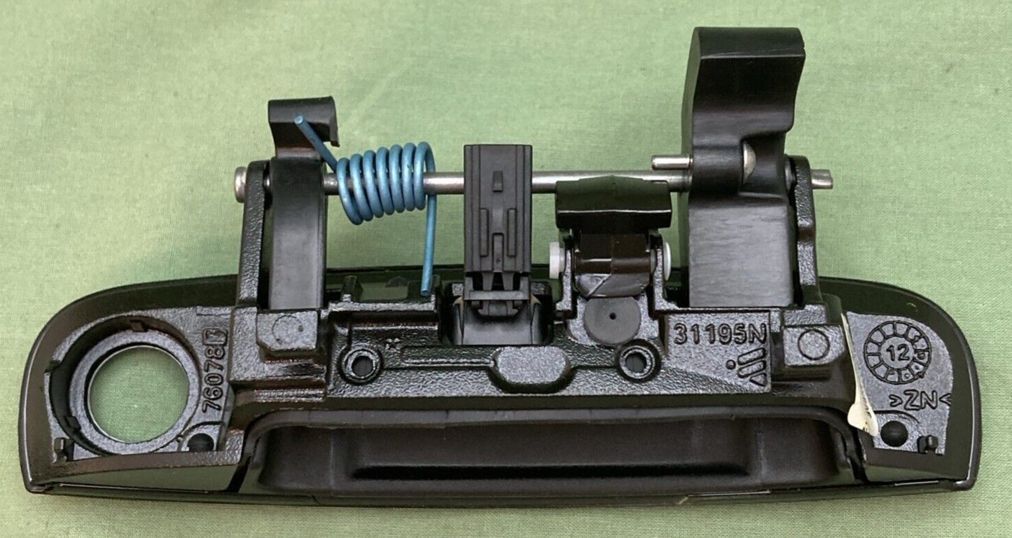 NEW GENUINE MOPAR CEB1L281AA Front Door Exterior Handle Set