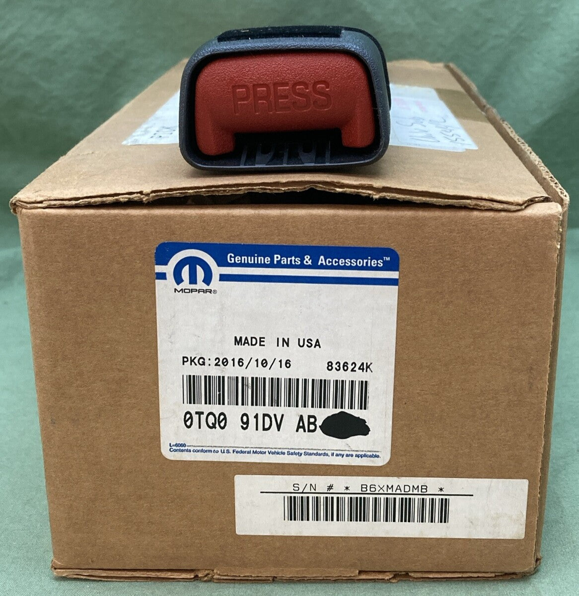 NEW GENUINE MOPAR 0TQ091DVAB Buckle Half Seat Belt 2001-2005 Dodge Neon