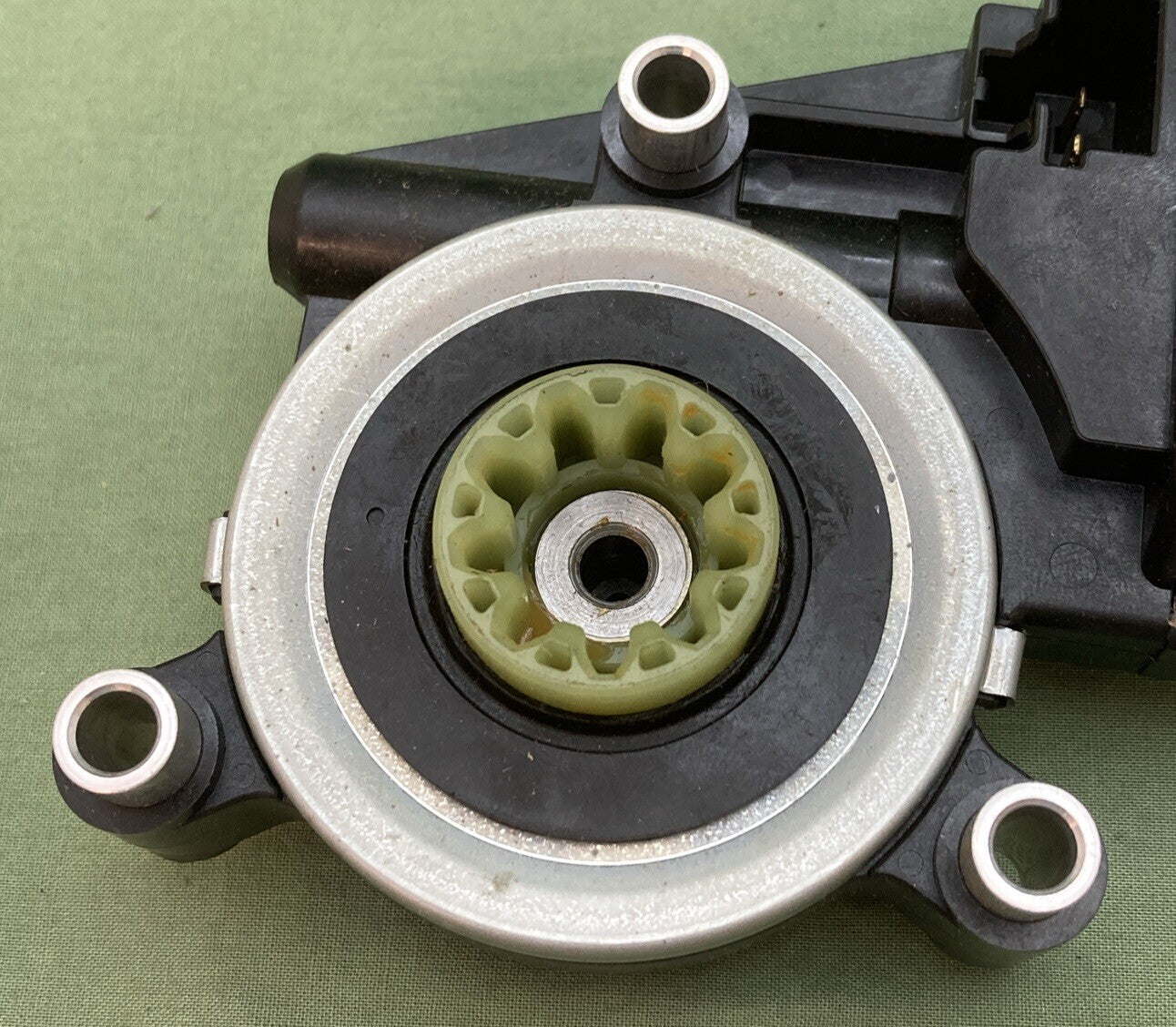 NEW GENUINE MOPAR 05102215AA Lift-Gate Motor 2004-2006 Chrysler Pacifica