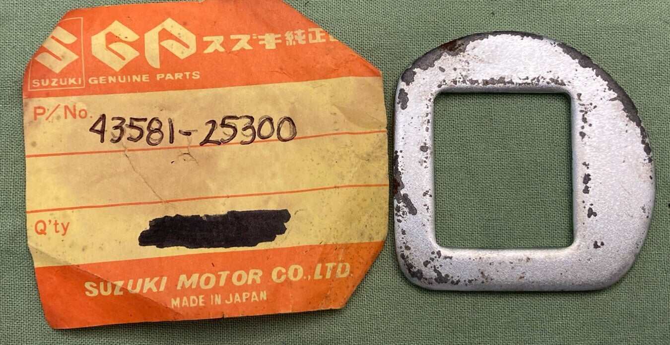 NEW GENUINE SUZUKI 43581-25300  WASHER, FRONT FOOTREST
