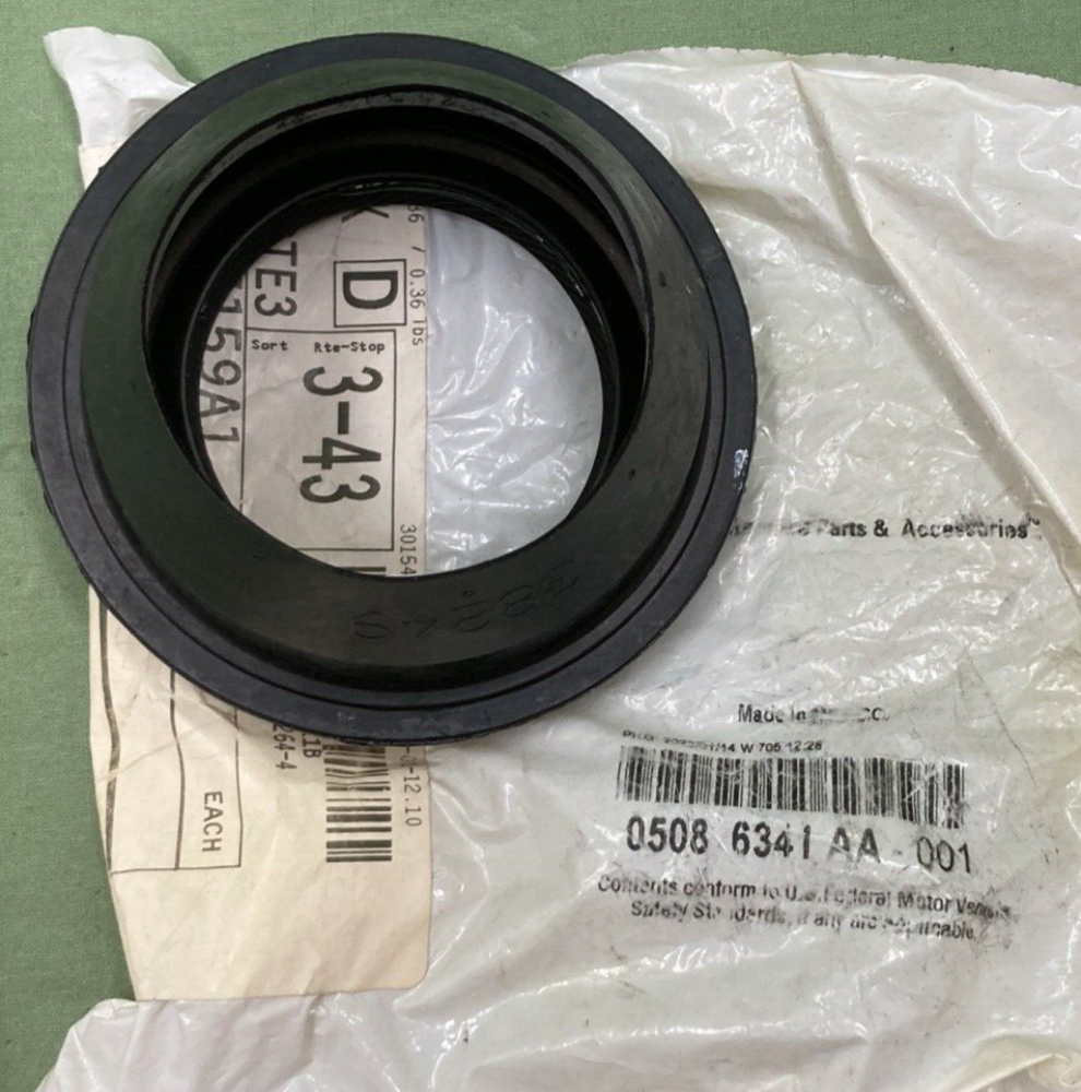 NEW GENUINE MOPAR 05086341AA TRANSFER CASE OUTPUT SHAFT SEAL FITS RAM