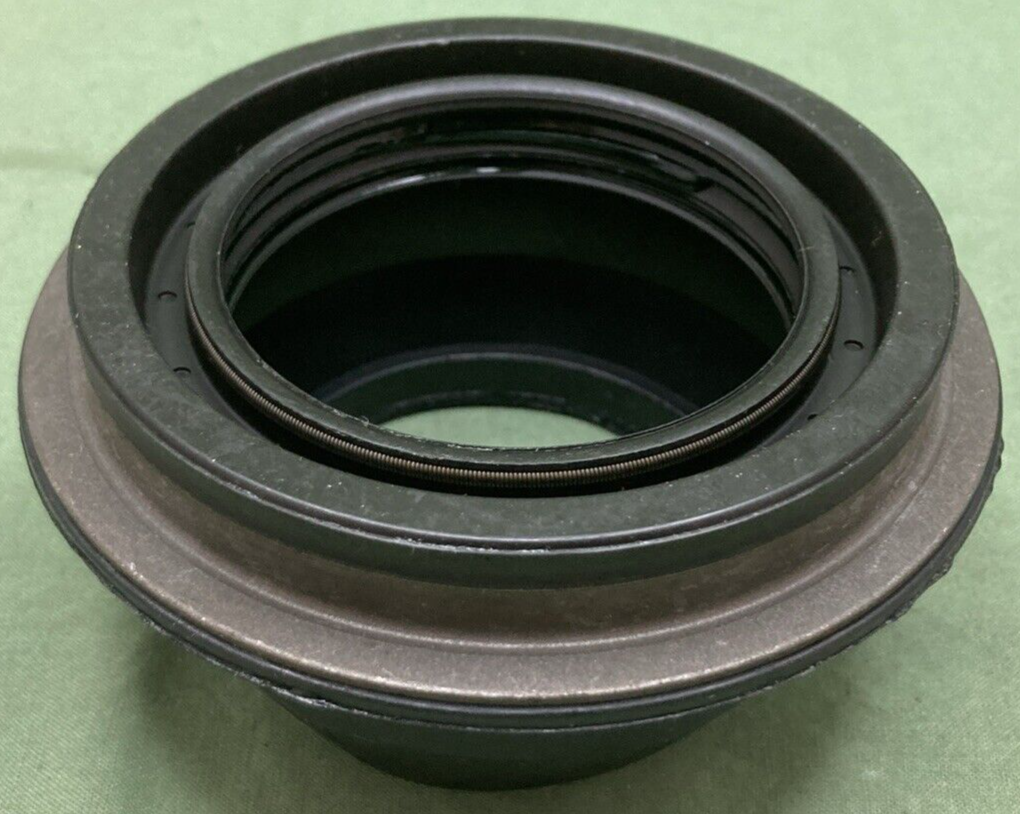 NEW GENUINE MOPAR 05086341AA TRANSFER CASE OUTPUT SHAFT SEAL FITS RAM