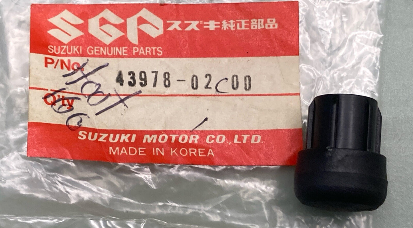 NEW GENUINE SUZUKI 43978-02C00 FOOTREST GRIP CAP