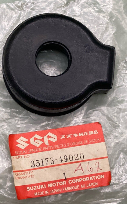 NEW GENUINE SUZUKI 35173-49020 COVER LAMP SOCK SUPERSEDE 35173-45200