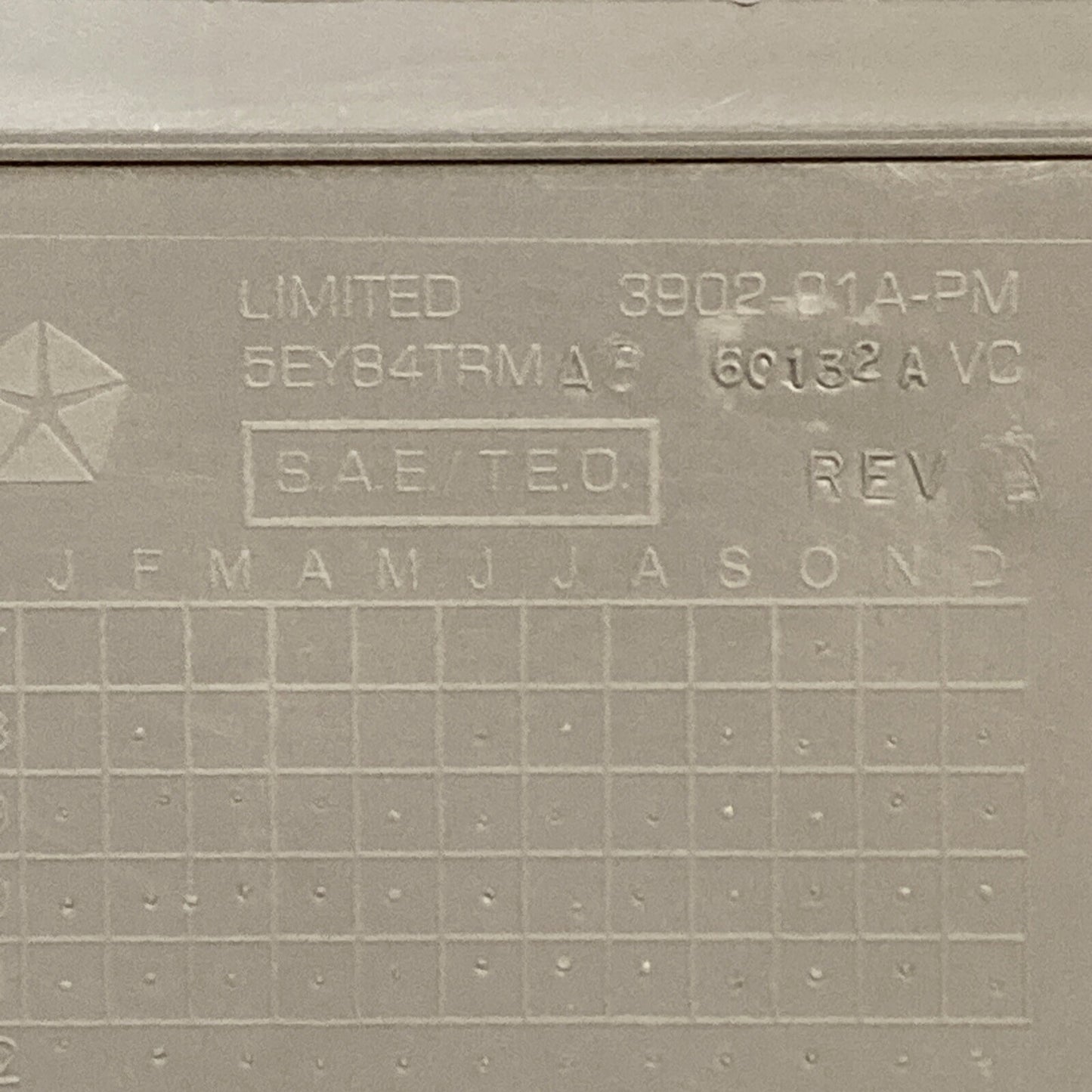 NEW GENUINE MOPAR 05015772AB Rear Door Cladding Right 2001-2004 Jeep Grand Chero