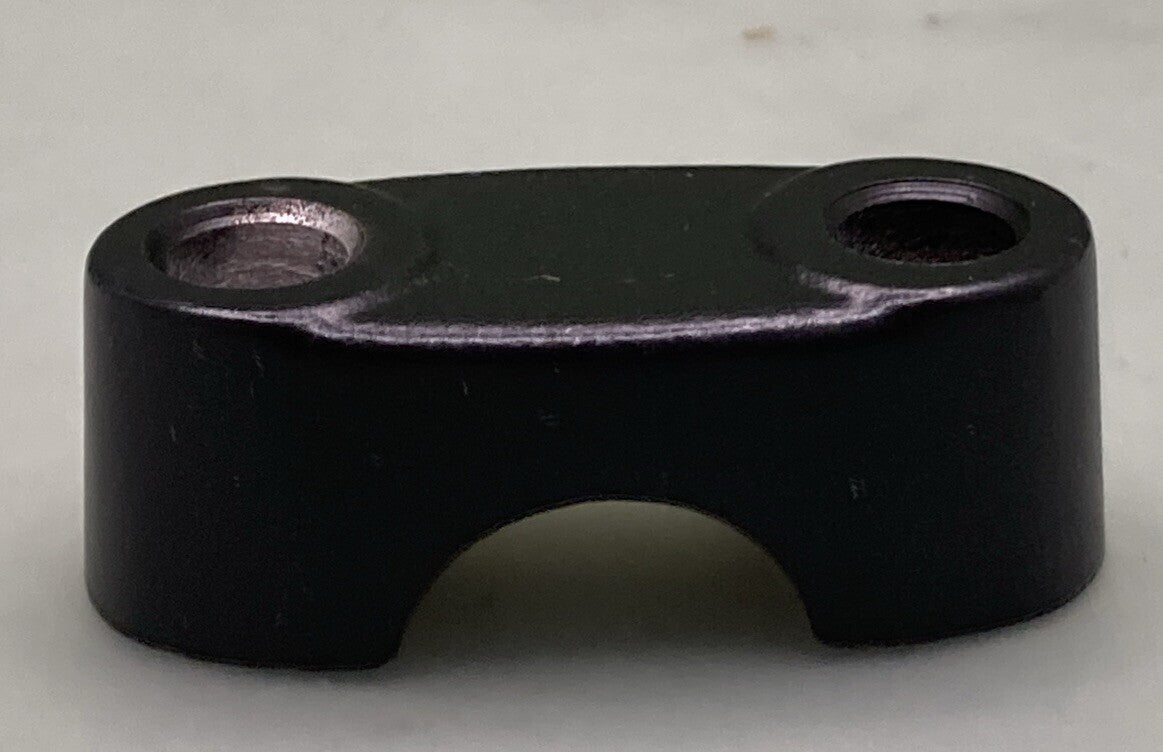 NEW GENUINE SUZUKI 56211-04200 HANDLEBAR HOLDER