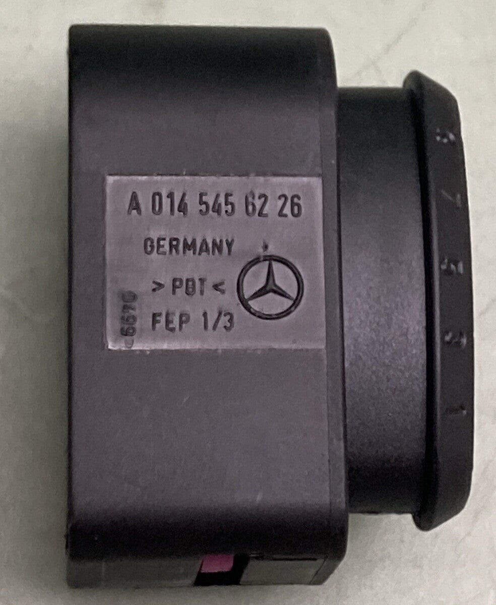 NEW GENUINE MERCEDES-BENZ  A0145456226 HEADLIGHT CONNECTOR
