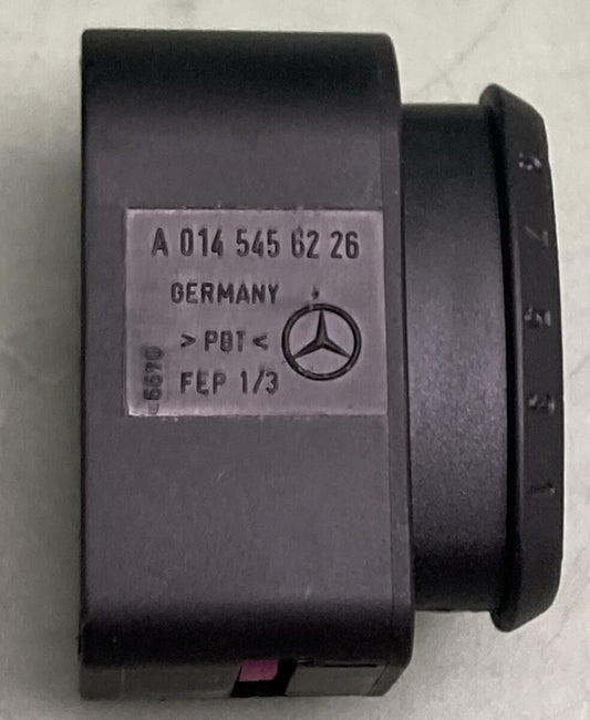 NEW GENUINE MERCEDES-BENZ  A0145456226 HEADLIGHT CONNECTOR