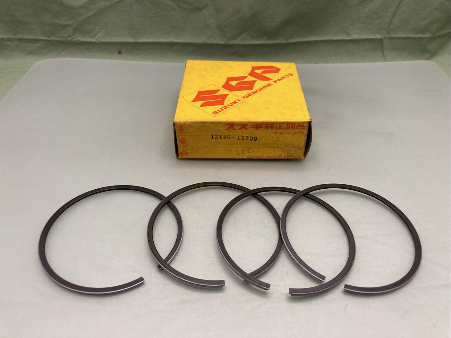 NEW GENUINE SUZUKI 12140-15700 PISTON RING ASSY