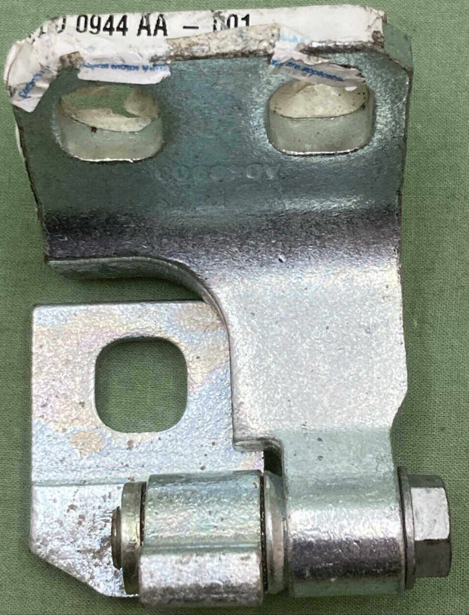 NEW GENUINE MOPAR BY RICAMBI 68200944AA Door Upper Hinge Right Body Half