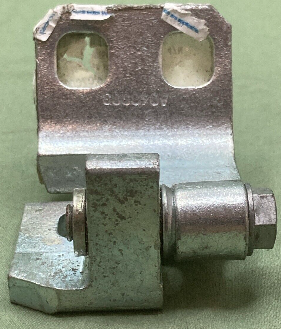 NEW GENUINE MOPAR BY RICAMBI 68200944AA Door Upper Hinge Right Body Half