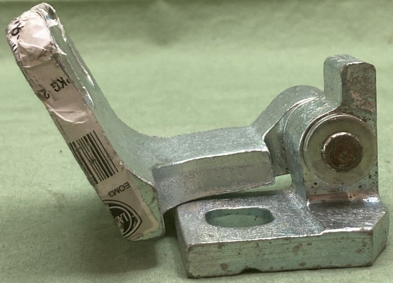 NEW GENUINE MOPAR BY RICAMBI 68200944AA Door Upper Hinge Right Body Half