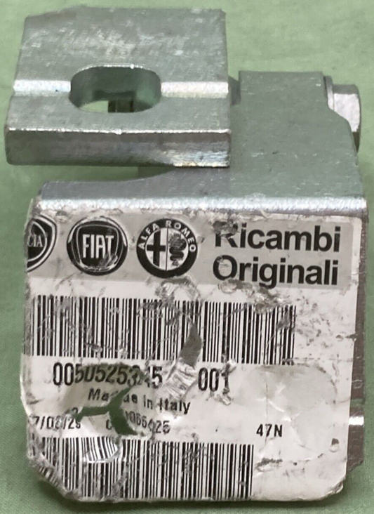 NEW GENUINE MOPAR BY RICAMBI 68200944AA Door Upper Hinge Right Body Half