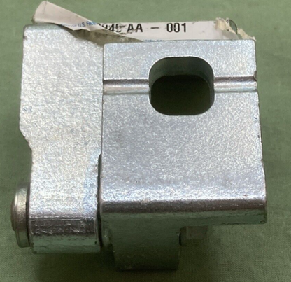 NEW GENUINE MOPAR BY RICAMBI 68200945AA Door Lower Hinge Right Body Half