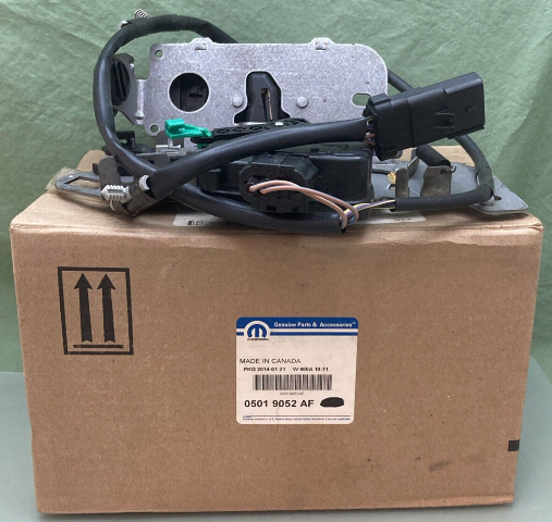 NEW GENUINE MOPAR 05019052AF Sliding Door Latch, Right 2001-2007
