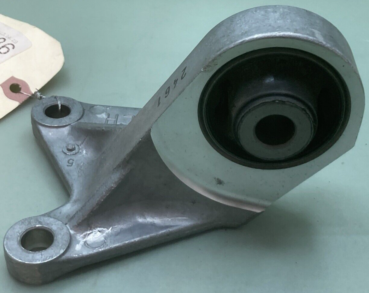 NEW REPLACES MOPAR 5273443AB Rear Differential Isolator & Bracket FRONT LEFT
