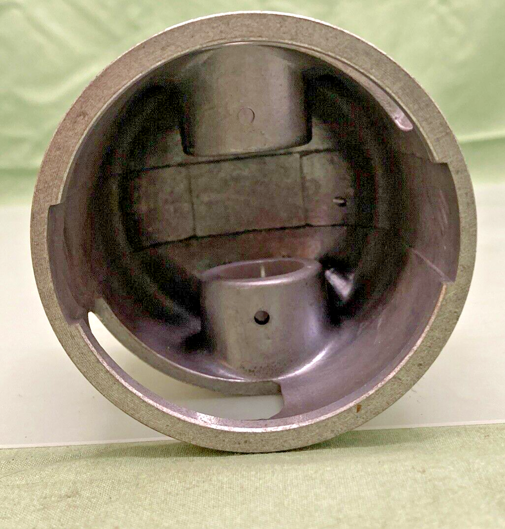 NEW GENUINE SUZUKI 12120-15700 PISTON, OS:0.5