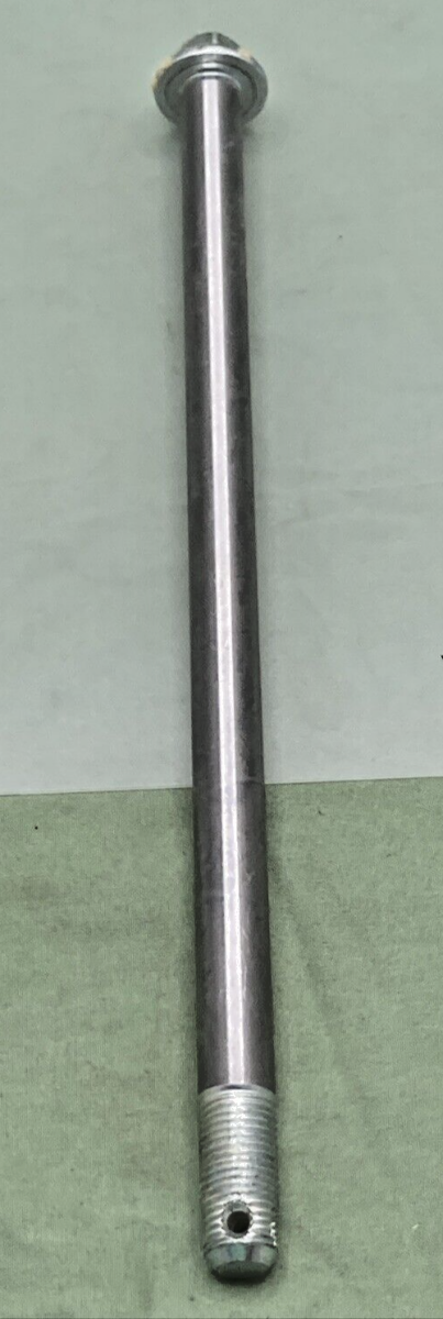 NEW GENUINE SUZUKI 64711-20511 REAR AXLE, 1982-1983 RM80