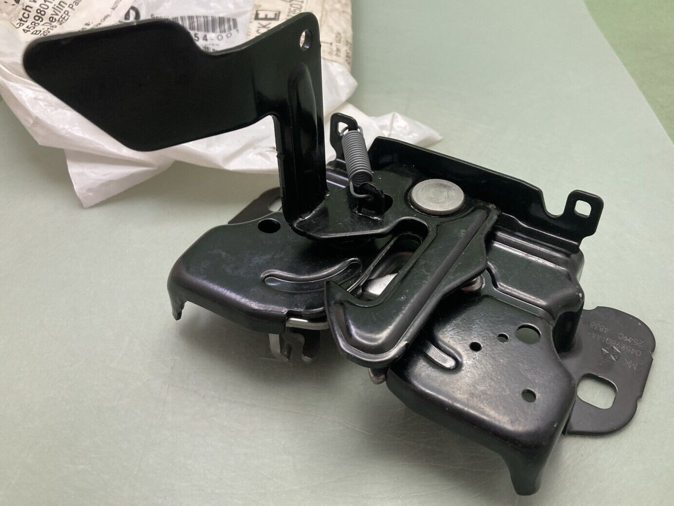 NEW GENUINE MOPAR 04589801AA Hood Latch LH 2009-2017 Jeep