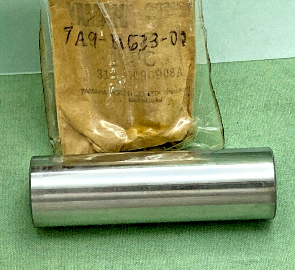 NEW GENUINE YAMAHA 7A9-11633-00 PISTON PIN