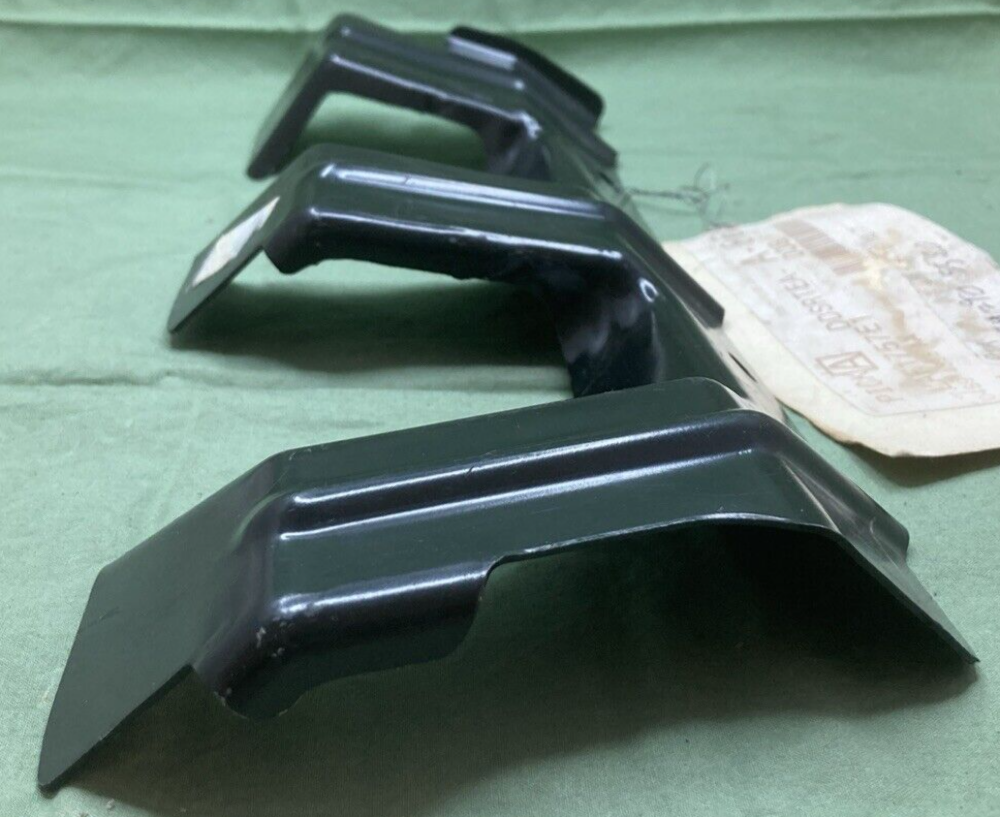 NEW GENUINE MOPAR 04894895AA Fender Mounting Midpoint Bracket Left