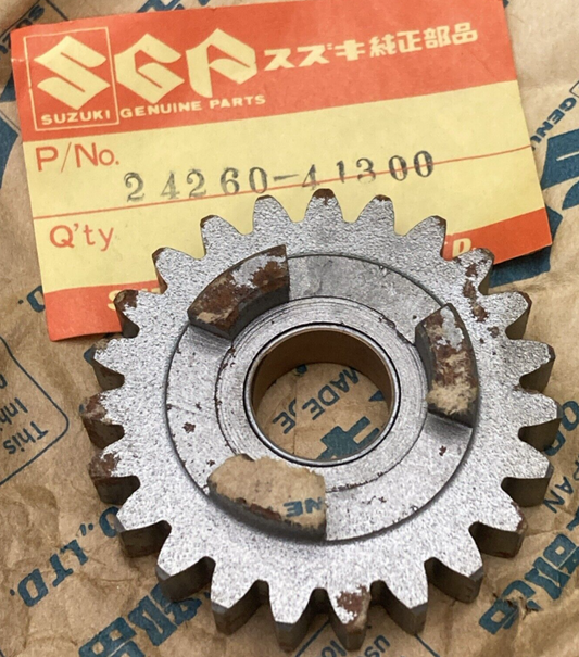 NEW GENUINE SUZUKI 24260-41300 Gear, 6TH Drive